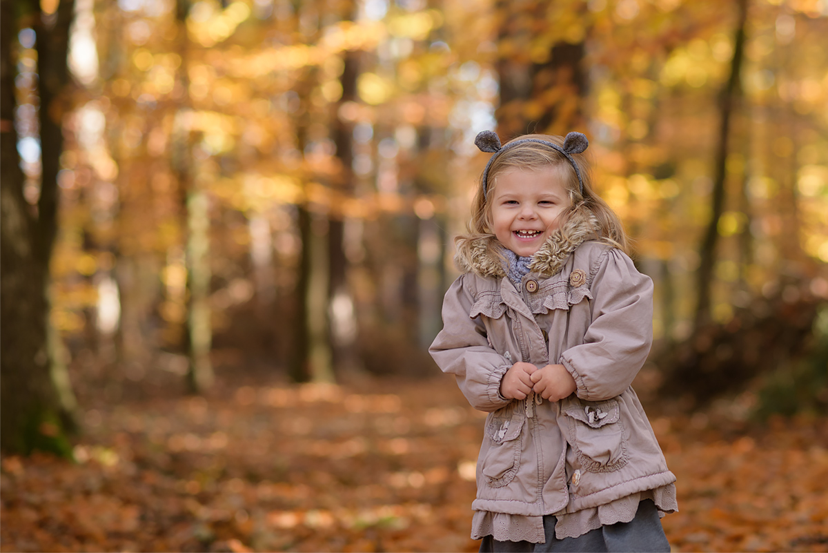 zdjęcie dziecka jesienny plener